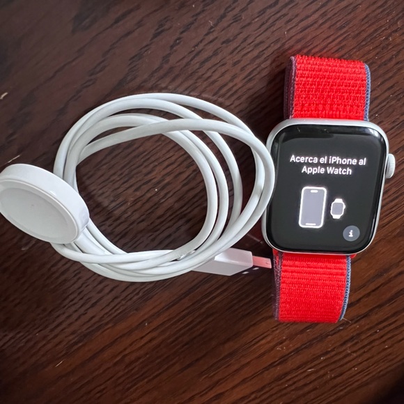 Apple Watch SE GPS 44mm with Charger and Red Model: A2352